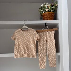 Old Navy Beige Floral Star Kids Pajama Set - Short Sleeve Top & Leggings